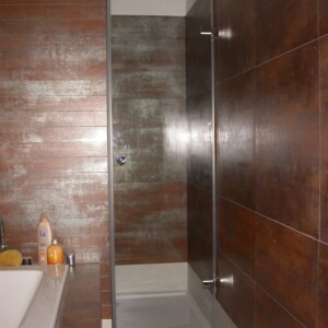 sklenené sprchové dvere na otočných pántoch