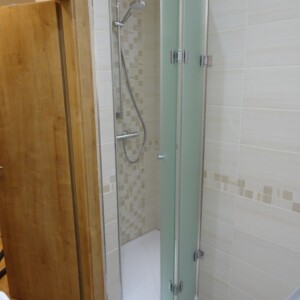 sklenené sprchové skladacie dvere