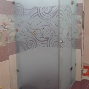 sklenený sprchový kút s otočnými dverami na mieru